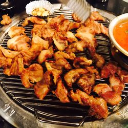 신촌 고기 통통돼지